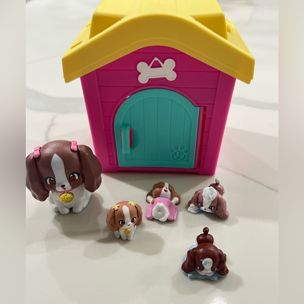 Little Live Pets Mama Surprise Families Mama's House Spaniel Playset 4 Puppies